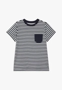 Remise ✔️ Friboo 5 PACK - T-shirt imprimé Prix Favorable t-shirts col rond enfant 👍 9 Remise ✔️ Friboo 5 PACK - T-shirt imprimé Prix Favorable t-shirts col rond enfant 👍 -Fiboo Style Magasin 4d24d7284879431f96b0045d785e7aa5